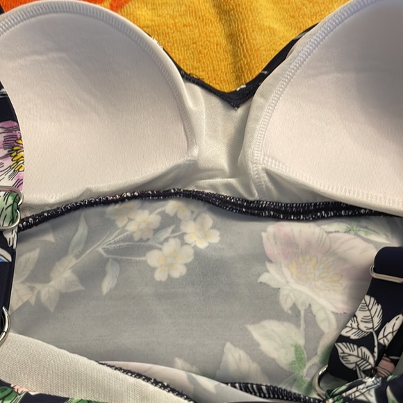 Shape Solver Top with Flowers on Navy Blue Background Ruffles - Picture 5 of 9